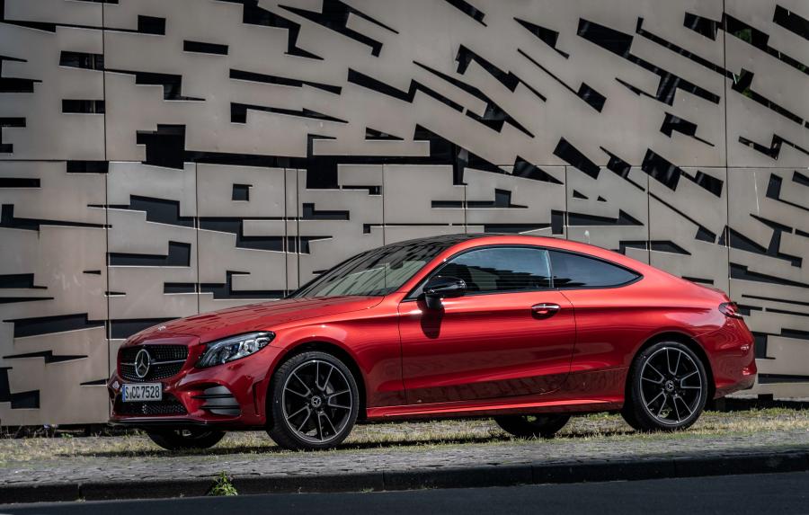  Mercedes-Benz C400 4Matic AMG Line Coupe (C205) 2018 года  (WW) (фото 1 из 56)